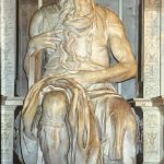 הפסל של משה עשוי שיש מעשה ידי הפסל מיכאלאנג'לו